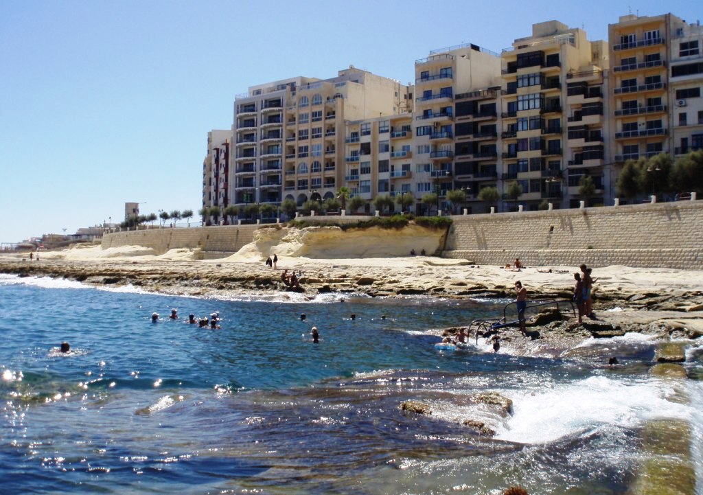 2008-08-malta-sliema-playa.JPG