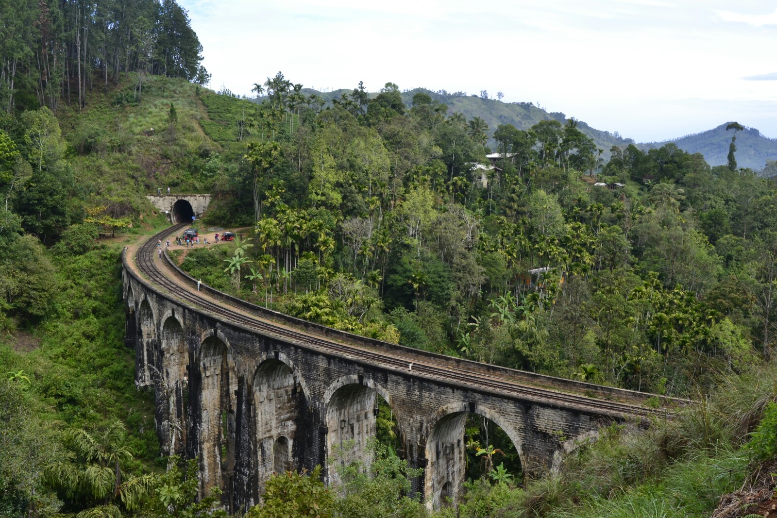 2017-02-sri-lanka-ella-9-arch-bridge-1.JPG