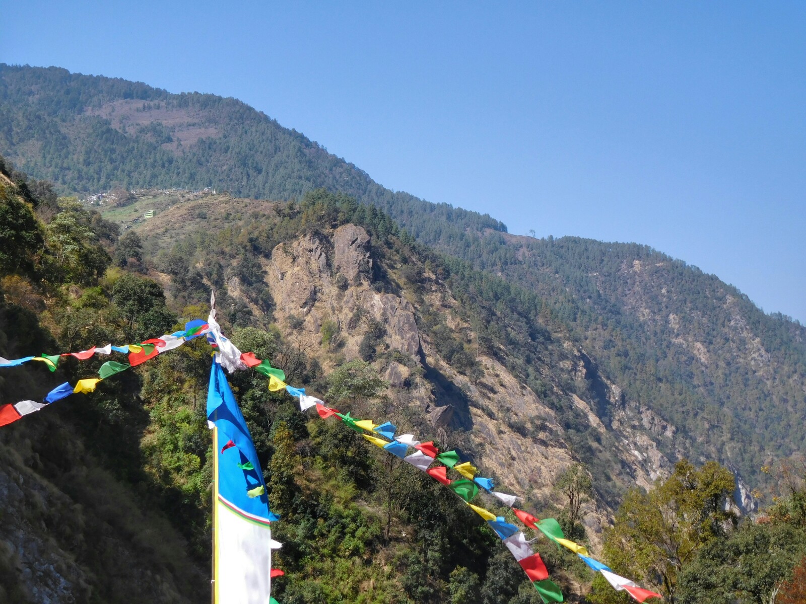 2017-03-nepal-Trekking-LGH-Dia-6-vistasThulo-Syaphru-2