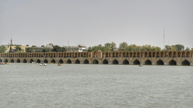 2017-04-iran-Isfahan-Pol-e-Si-o-Seh-2