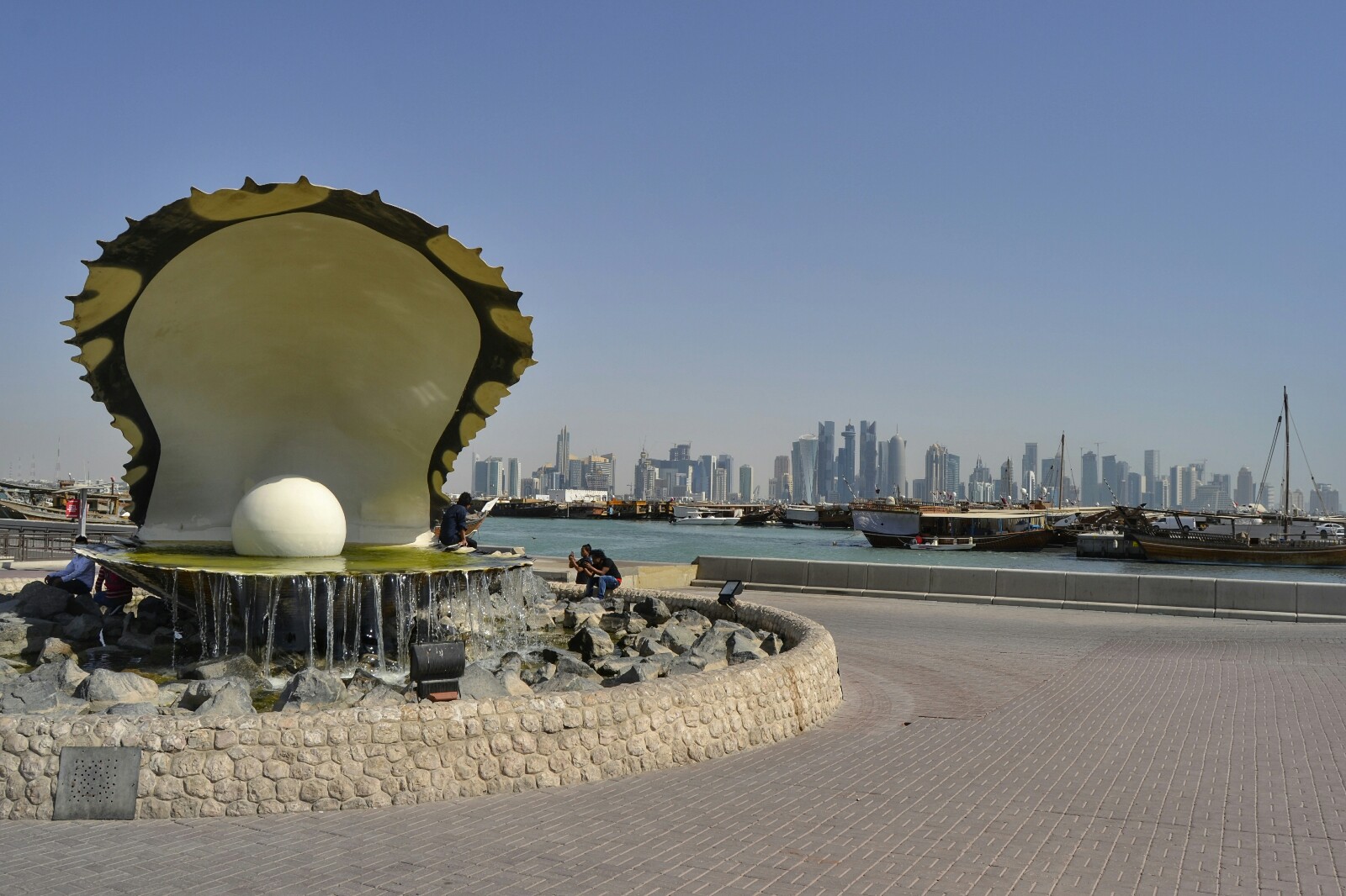 2017-06-qatar-doha-corniche-perla