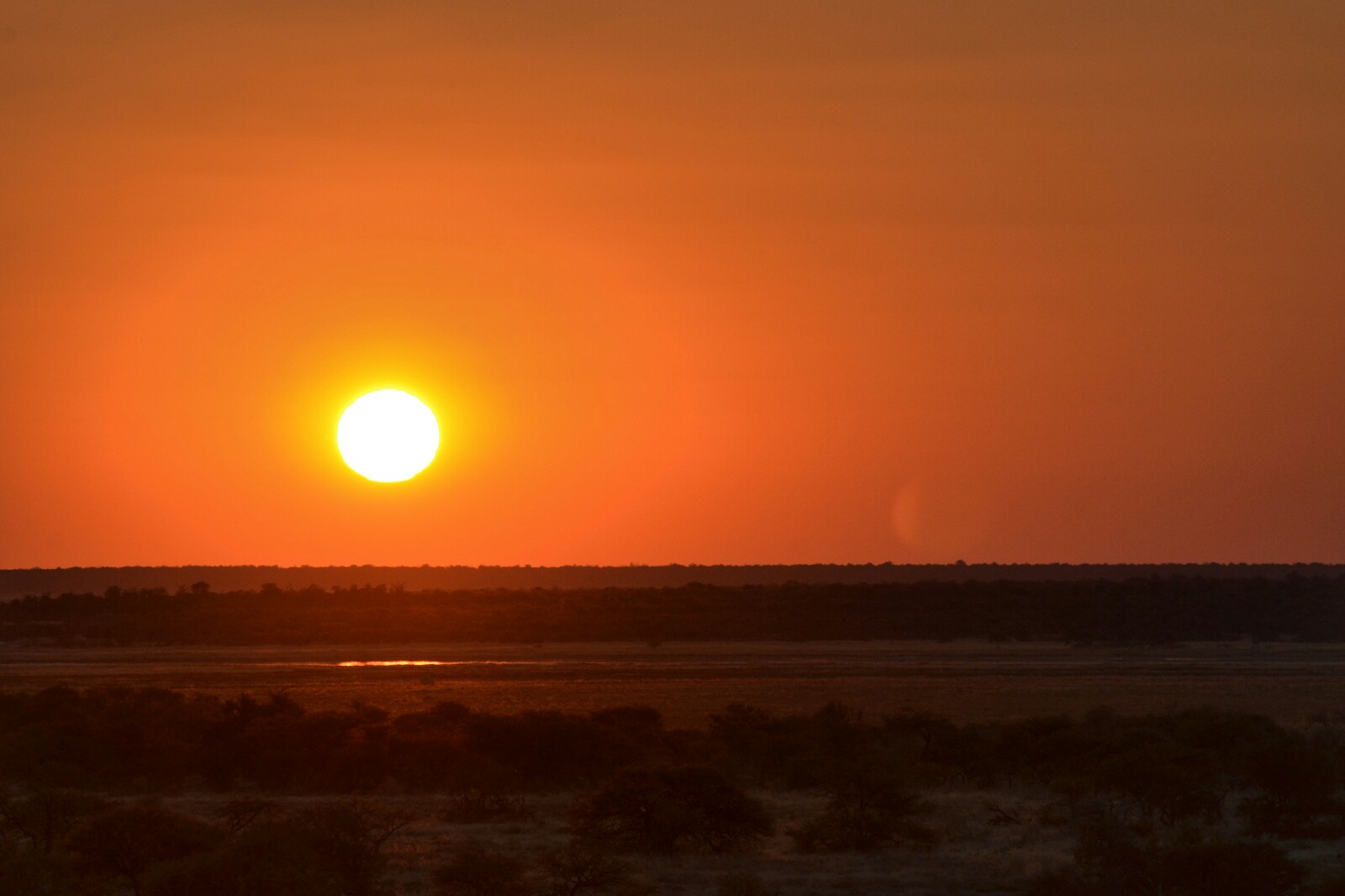 2017-06-namibia-etosha-dia-0-namutoni-puesta-de-sol-1.jpeg