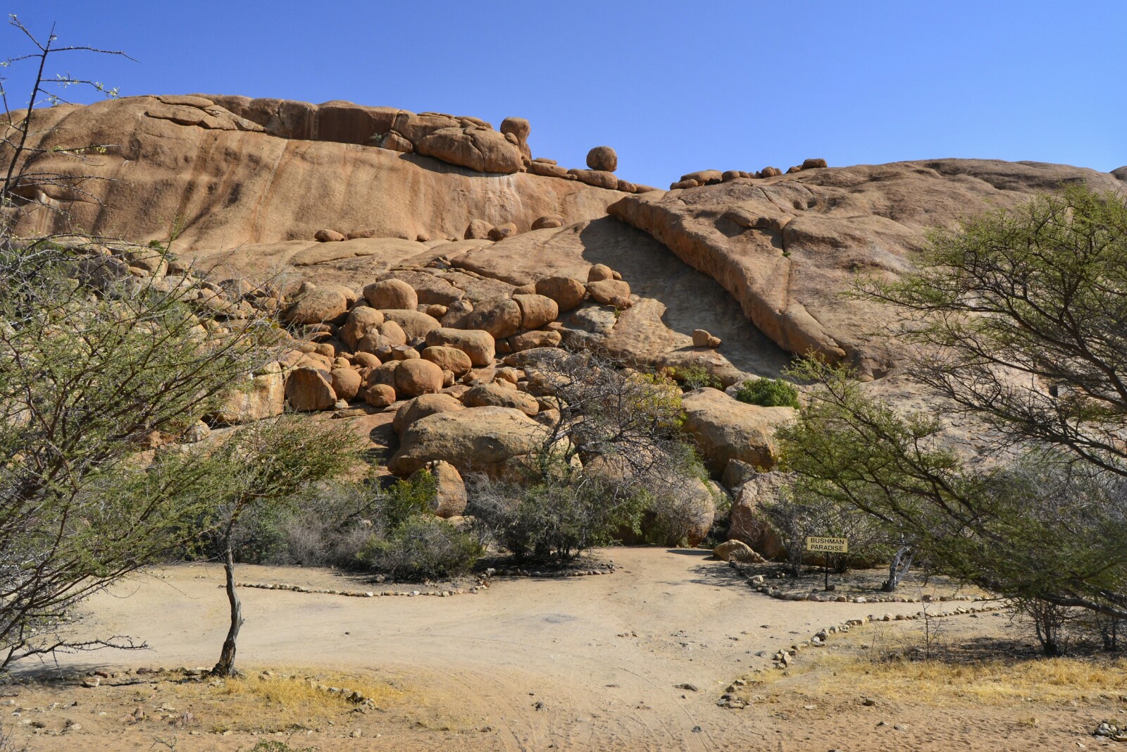 2017-06-namibia-spitzkoppe-bushmens-paradise-01.jpeg