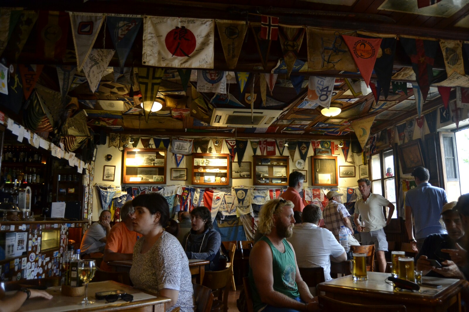 2017-07-azores-faial-horta-9-peter-cafe