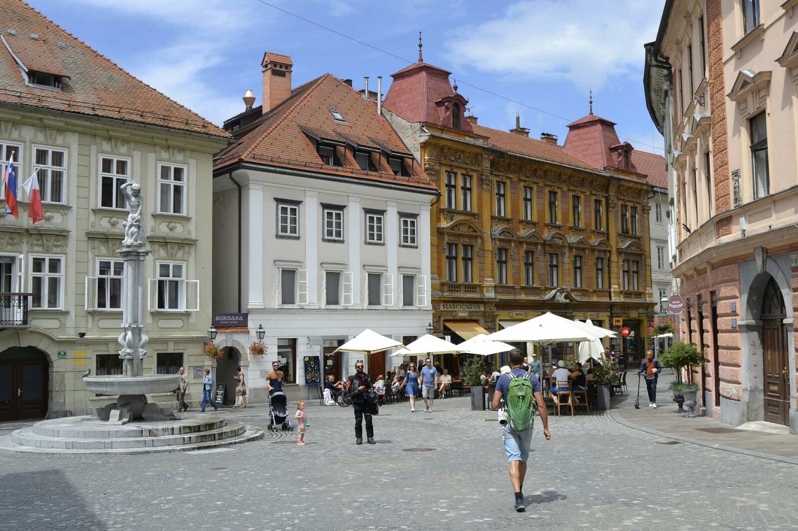 2018-07-eslovenia-ljubljana-gornji-trg-2