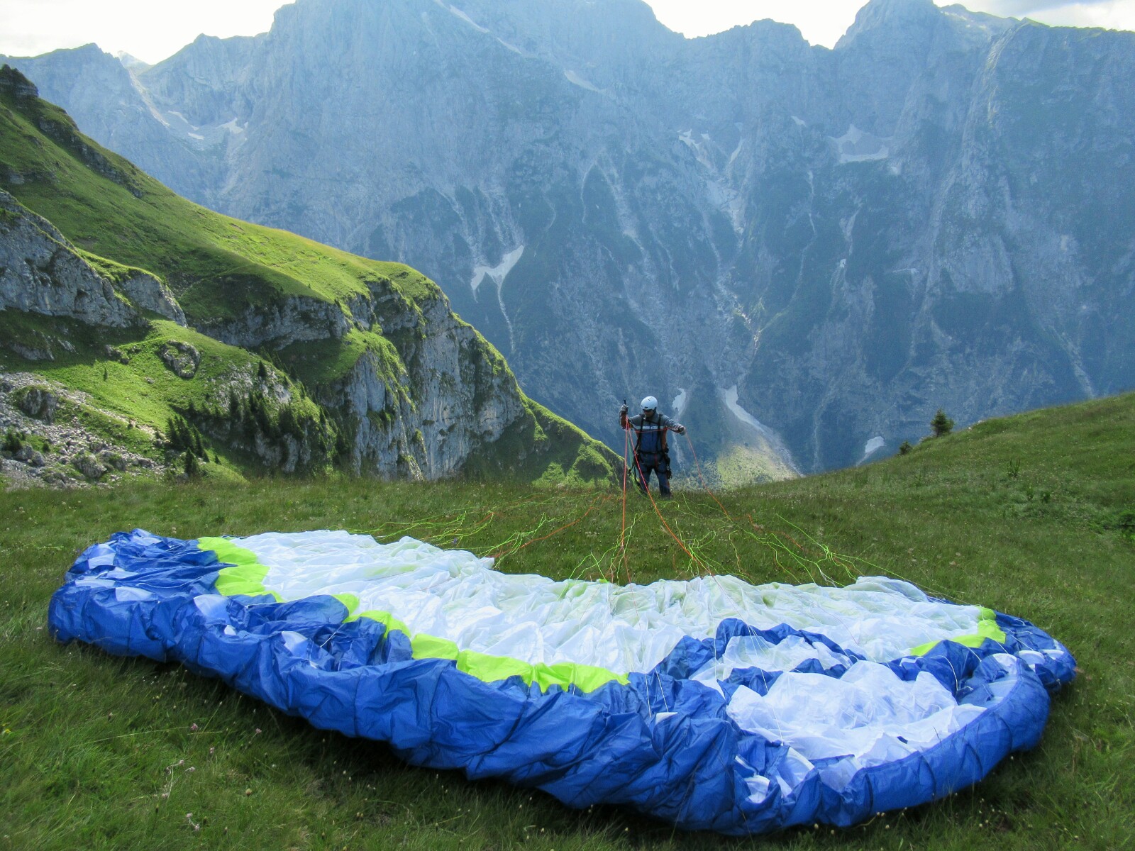2018-07-eslovenia-dolina-soce-valle-soca-parapente-02-preparacion.jpeg