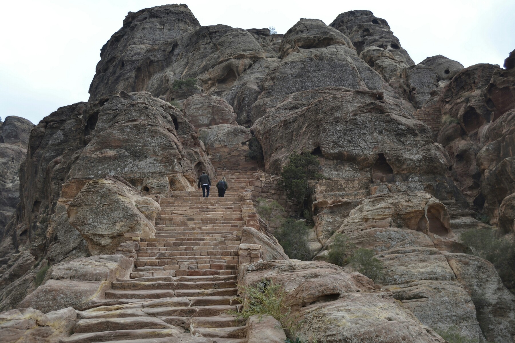 2018-12-jordania-petra-mirador-tesoro-01-subida