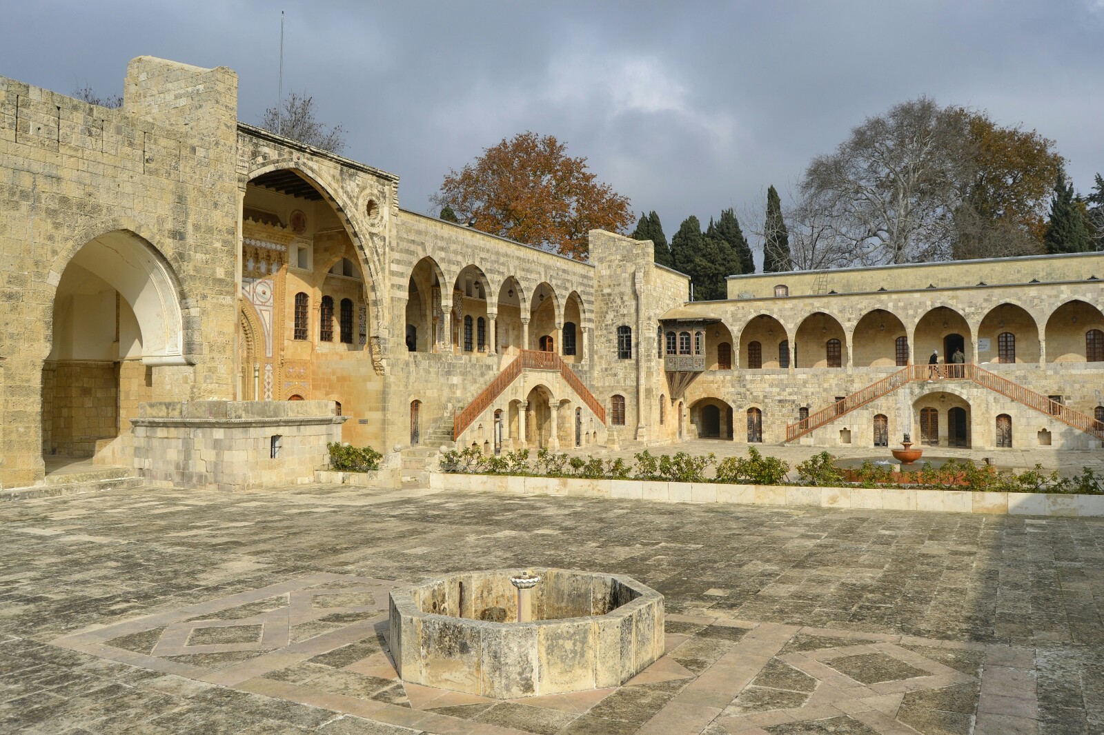 2018-12-libano-beiteddine-dar-al-wousta-exterior-05.jpeg