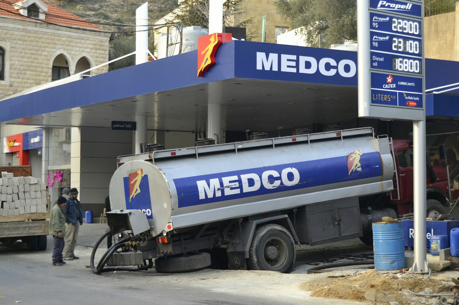 2018-12-libano-deir-al-qamar-gasolinera