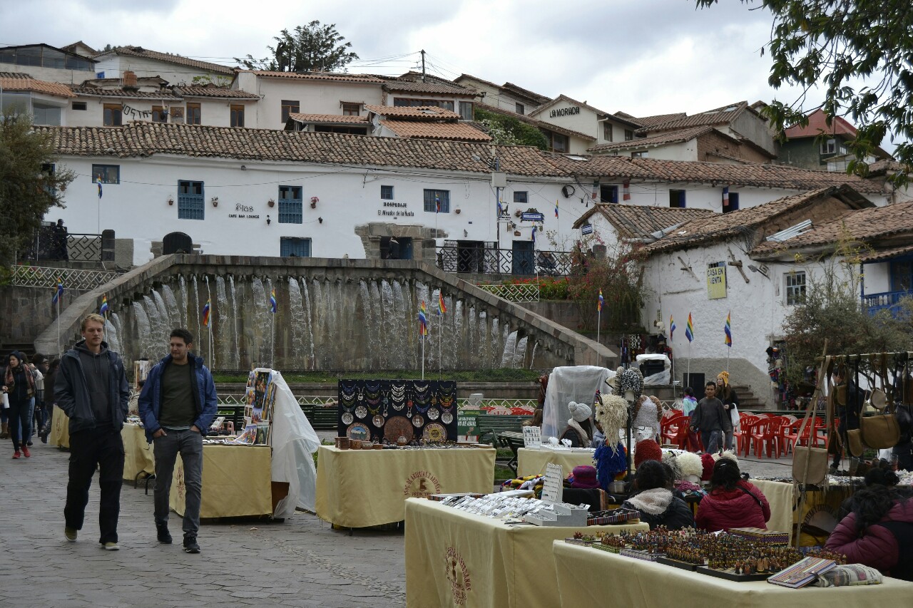 2019-09-peru-cusco-13-barrio-san-blas-plazas