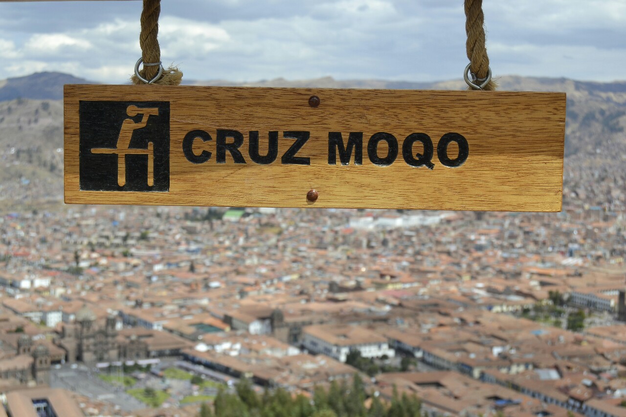 2019-09-peru-cusco-ruinas-saqsaywaman-07-mirador-cruz-moqo.jpeg