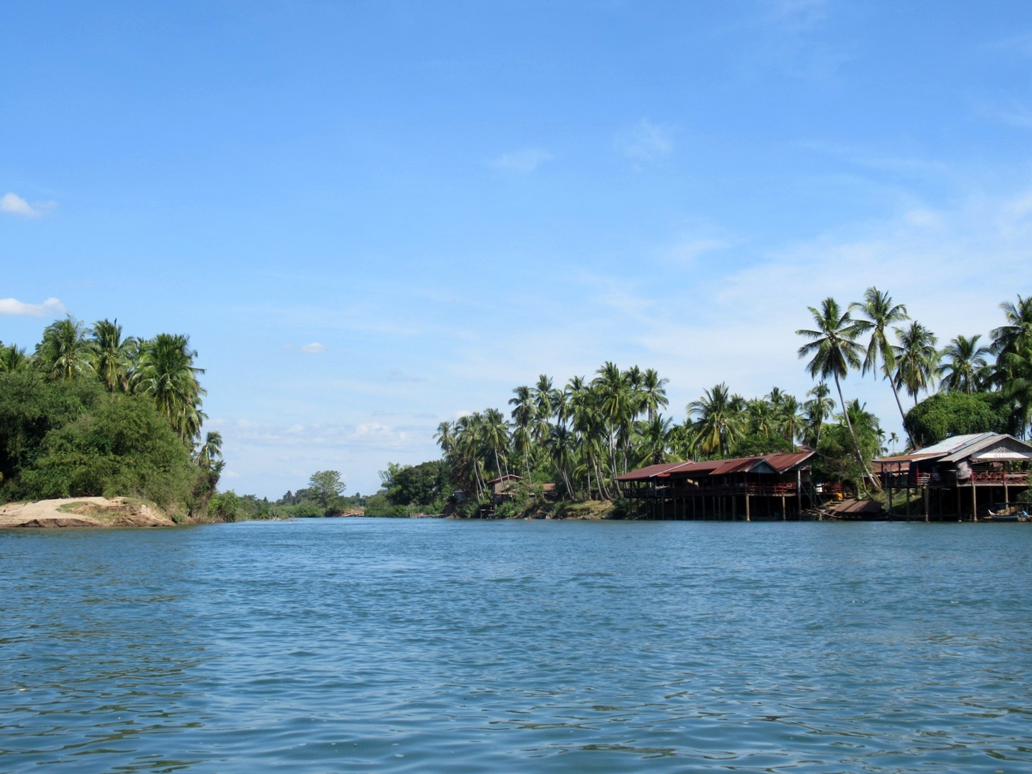 2019-12-laos-si-phan-don-don-det-02-tubing-en-barca-al-norte