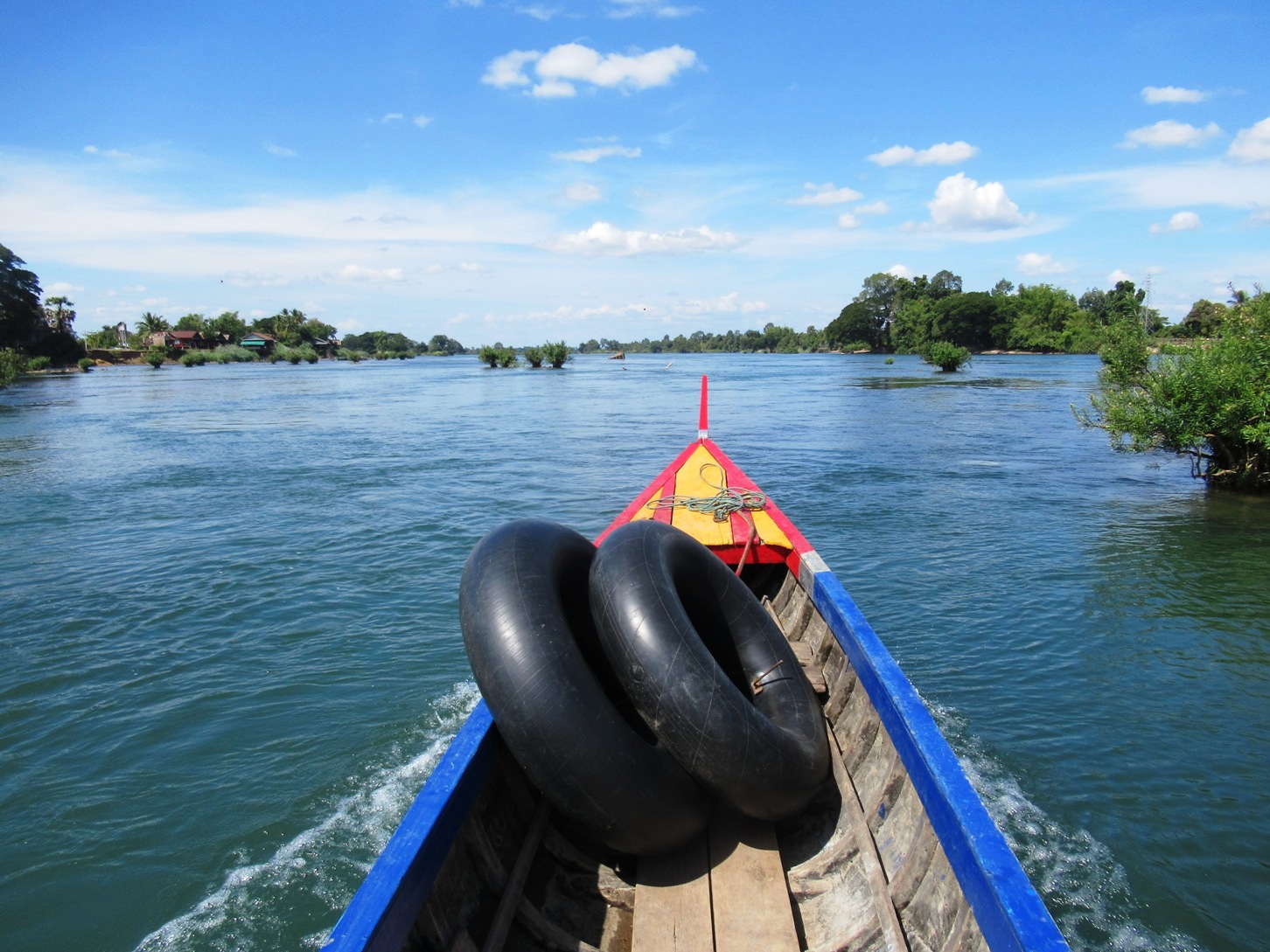 2019-12-laos-si-phan-don-don-det-03-tubing-en-barca-al-norte
