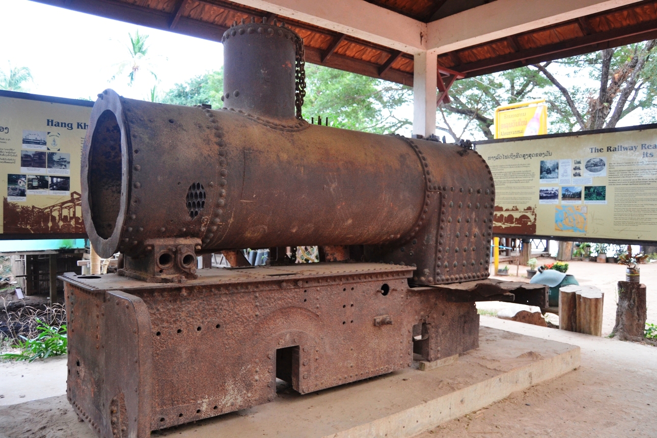 2019-12-laos-si-phan-don-Khone-09-ban-hang-khon-locomotora
