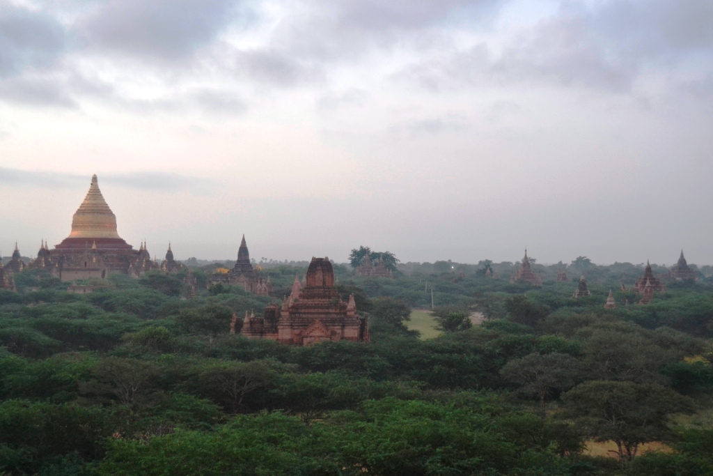2019-11-myanmar-bagan-amanecer-pagoda-furtiva-dhammayazaka-04 - copia