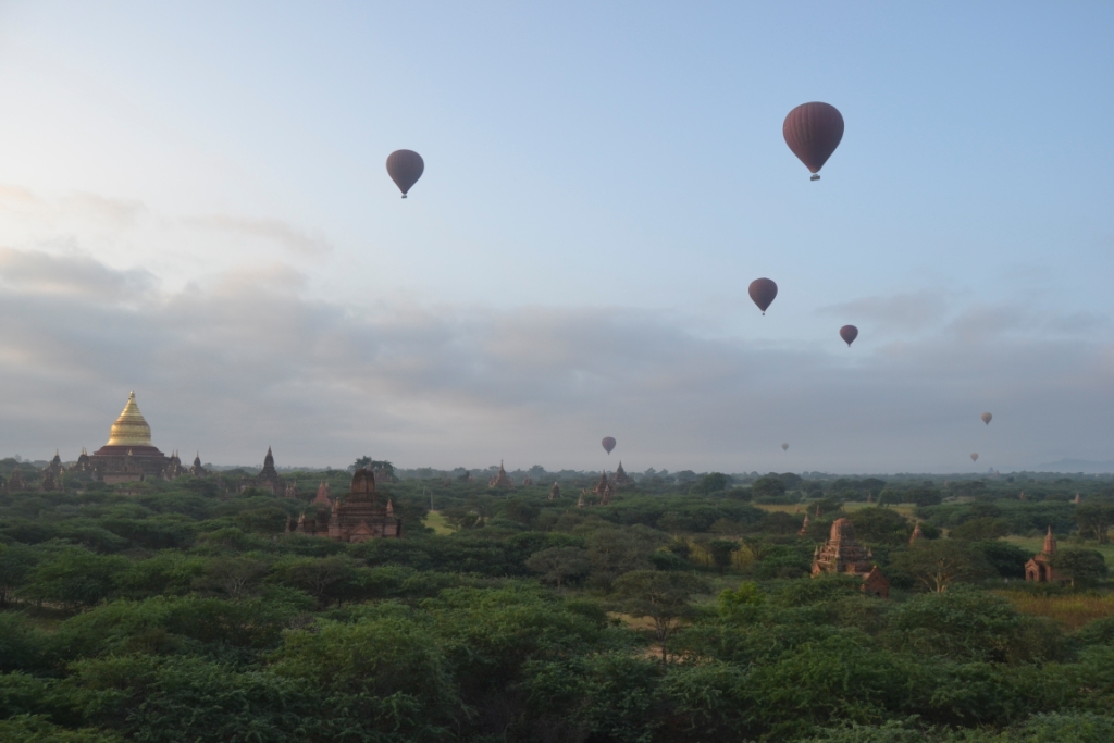 2019-11-myanmar-bagan-amanecer-pagoda-furtiva-dhammayazaka-10