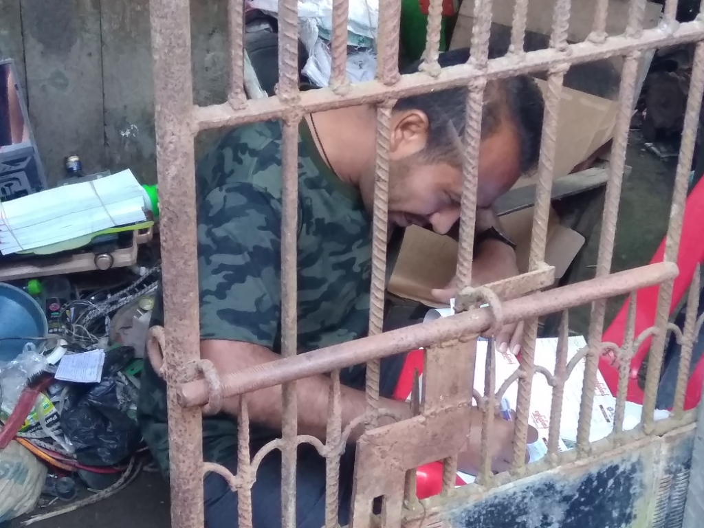 2019-11-myanmar-Mrauk-U-venta-billete