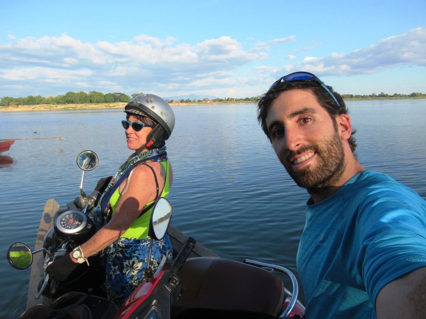 2019-12-laos-champasak-cruzando-mekong-barca-2