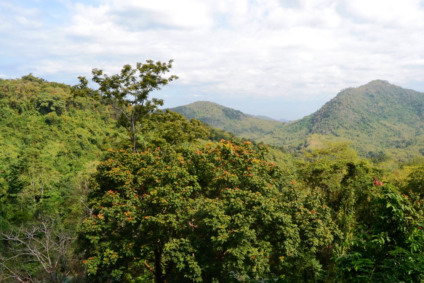 2019-12-laos-kuang-si-02-subida