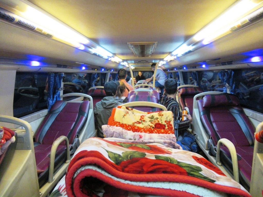 2019-12-laos-luang-phonsavan-bus-cama-2