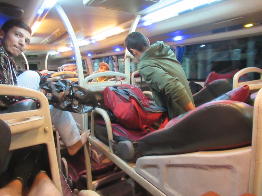 2019-12-laos-luang-phonsavan-bus-cama-3