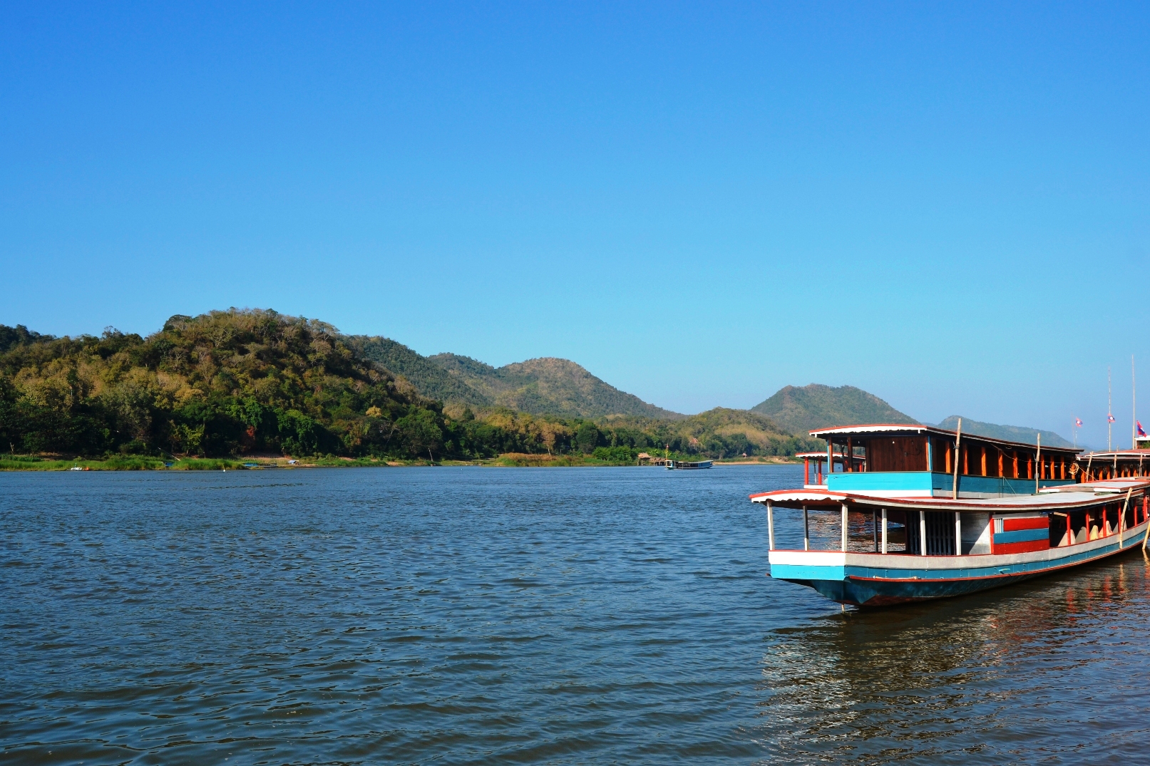 2019-12-laos-luang-prabang-chomphet-1-cruzando