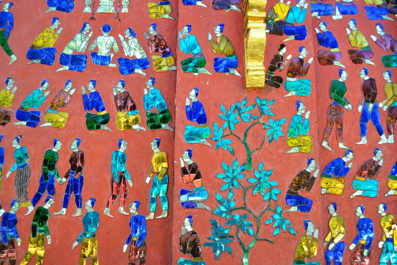 2019-12-laos-luang-prabang-vat-xiengthong-07-capilla-roja