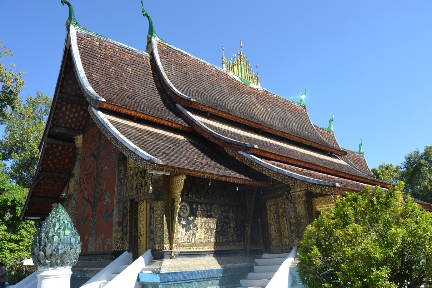 2019-12-laos-luang-prabang-vat-xiengthong-13-sim