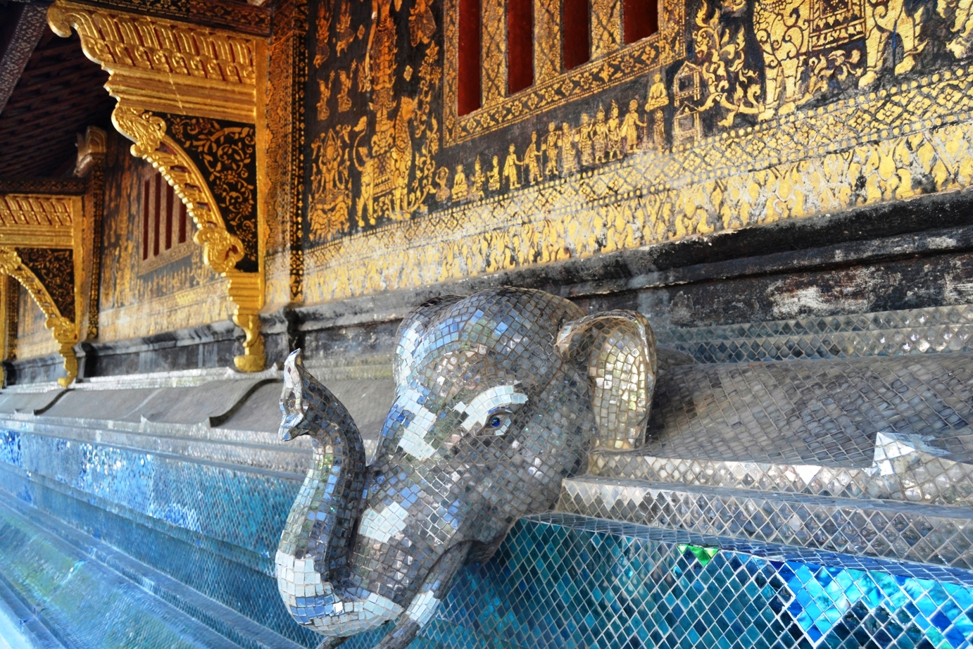 2019-12-laos-luang-prabang-vat-xiengthong-15-sim