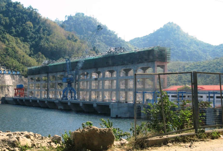 2019-12-laos-nong-khiaw-presa-china