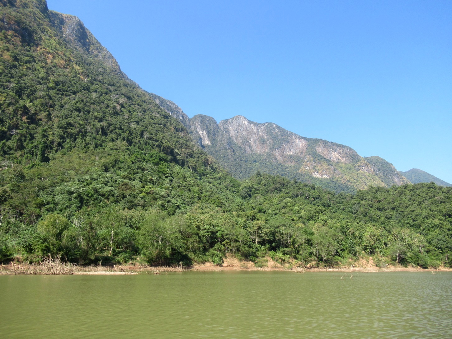 2019-12-laos-nong-khiaw-ruta-rio-nam-ou-06-barca