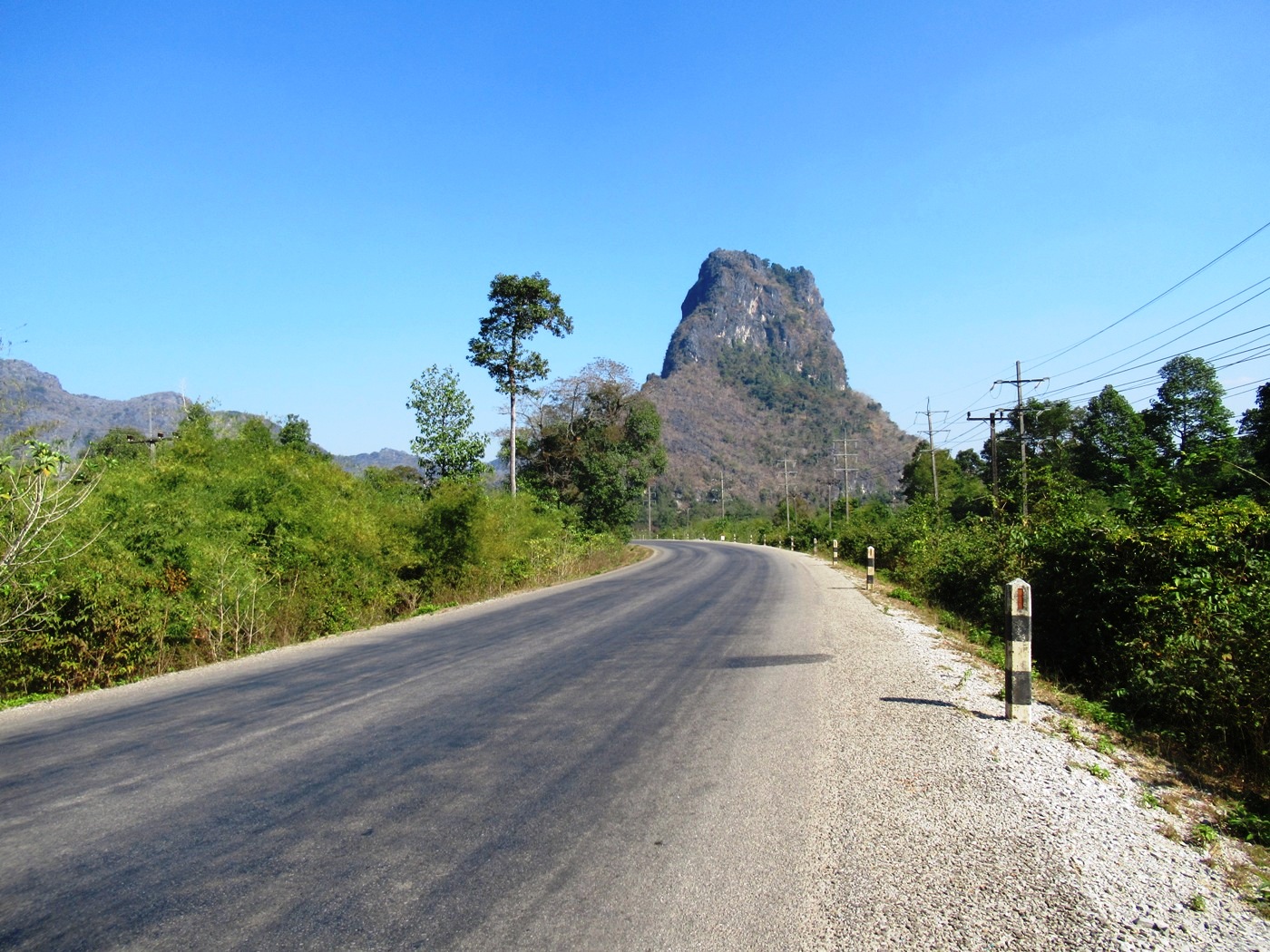 2019-12-laos-thakhek-loop-dia-1-12-carretera