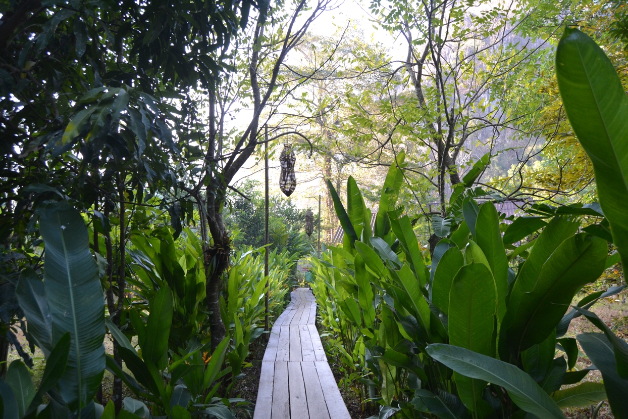 2019-12-laos-thakhek-loop-dia-3-04-spring-river-resort