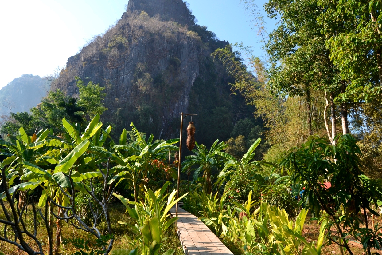 2019-12-laos-thakhek-loop-dia-3-05-spring-river-resort