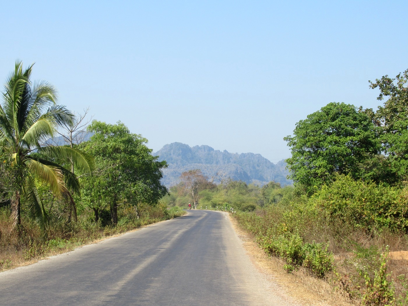 2019-12-laos-thakhek-loop-dia-4-10-carretera