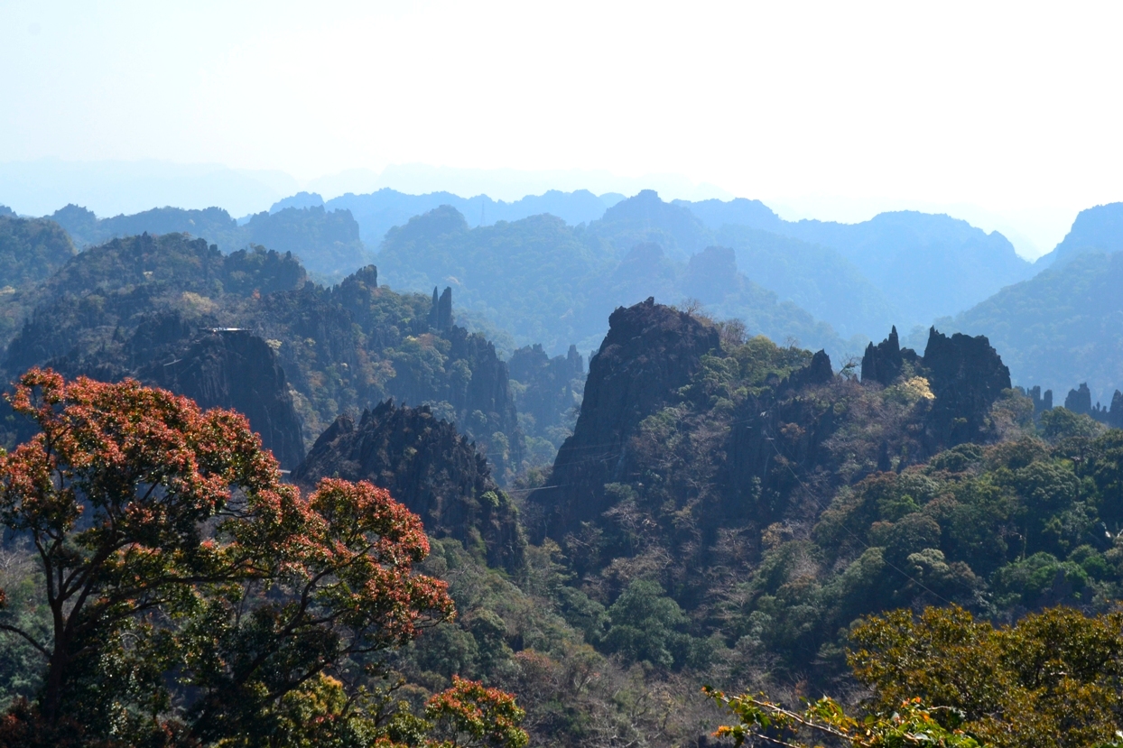 2019-12-laos-thakhek-loop-dia-4-13-limestone-viewpoint