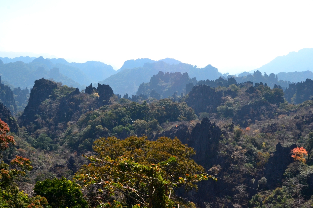 2019-12-laos-thakhek-loop-dia-4-14-limestone-viewpoint