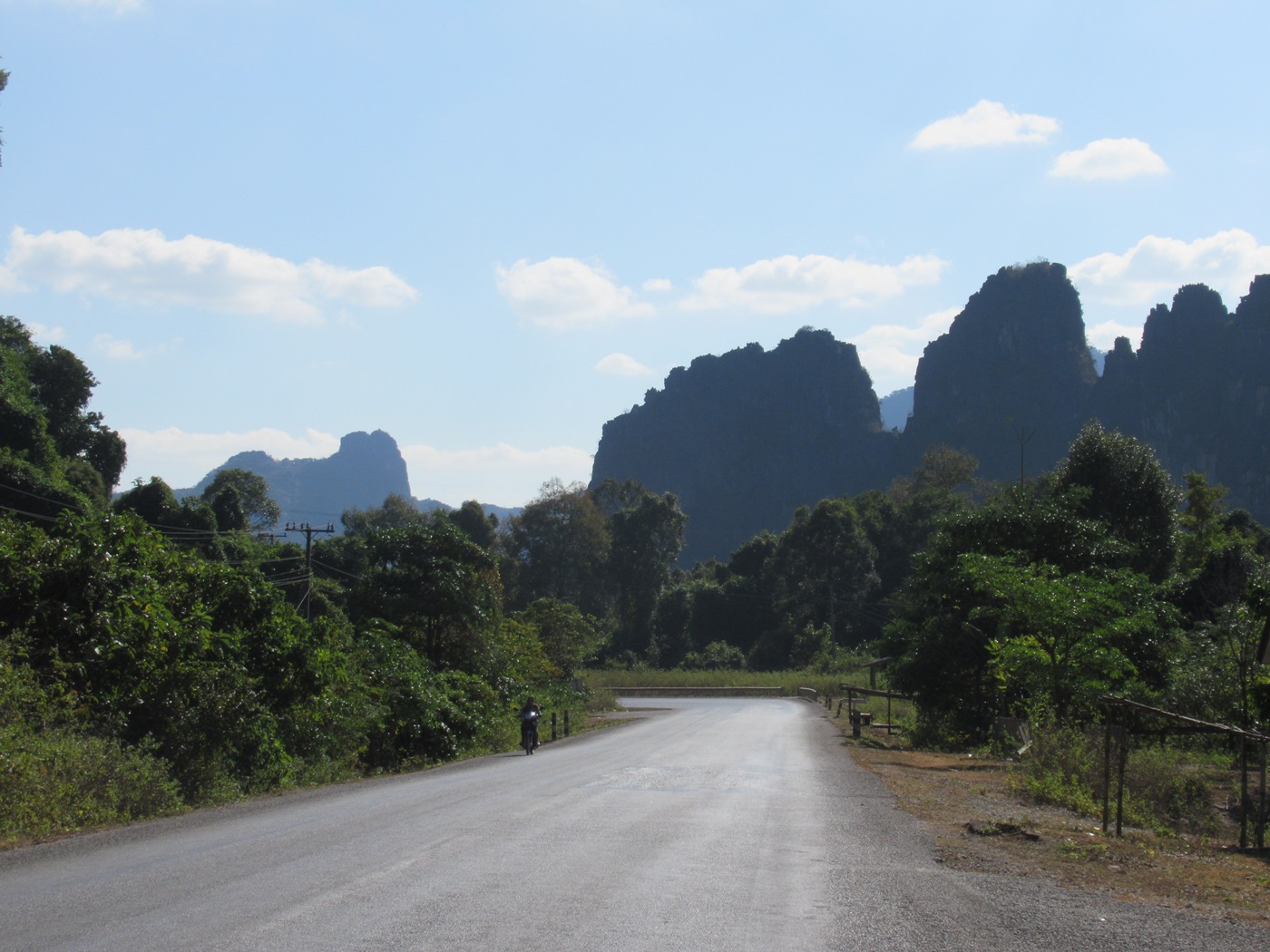 2019-12-laos-thakhek-loop-dia-5-14-carretera