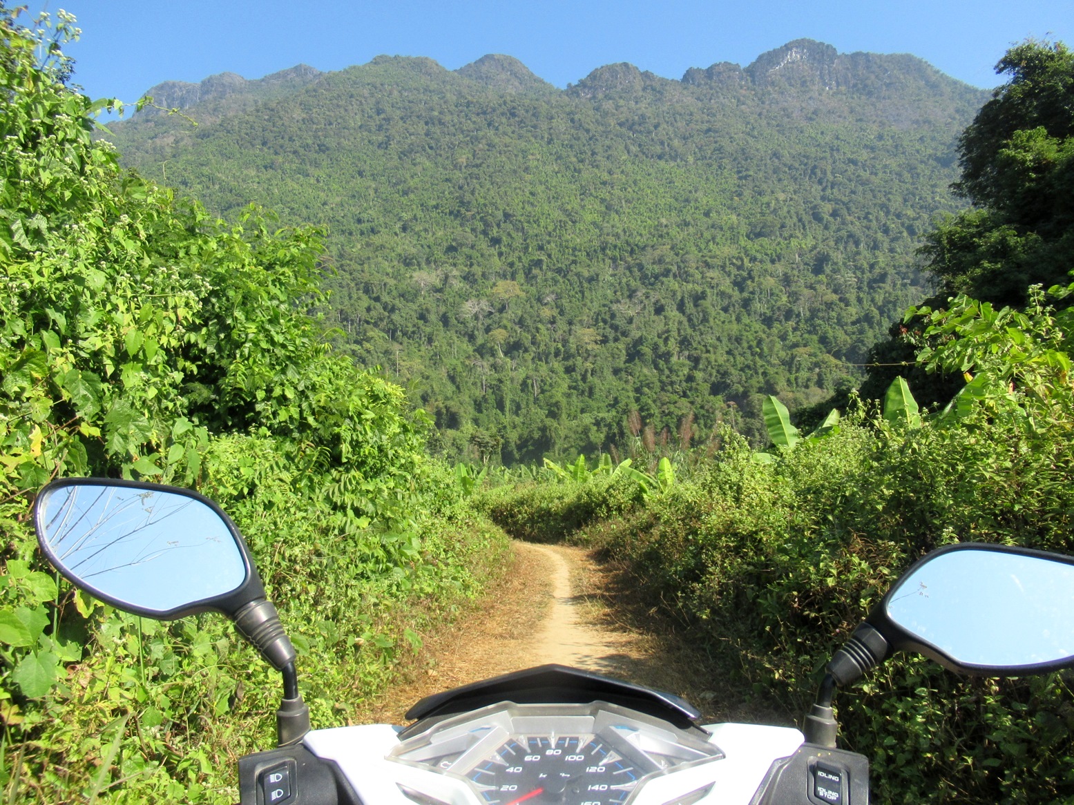 2019-12-laos-vang-vieng-cueva-flores-04