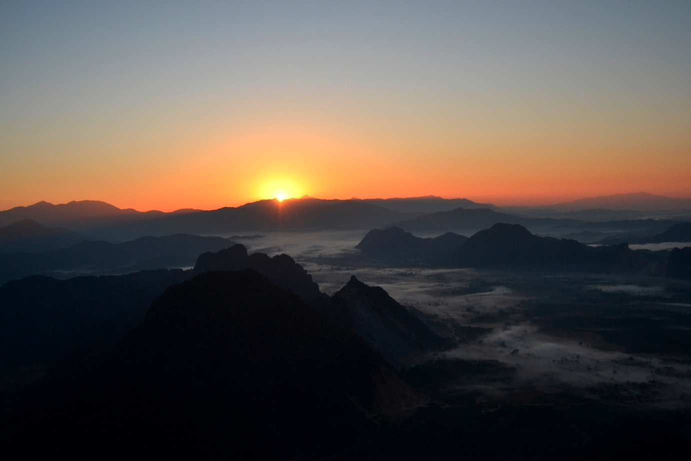 2019-12-laos-vang-vieng-globo-above-laos-08
