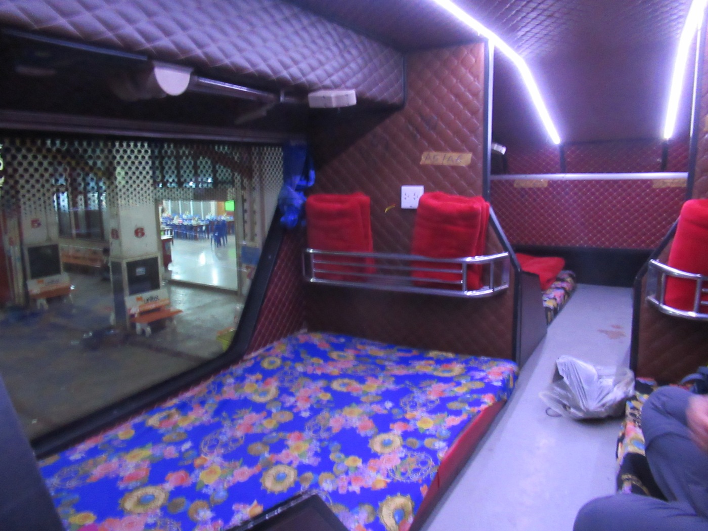 2019-12-laos-vientian-thakhek-bus-nocturno-2