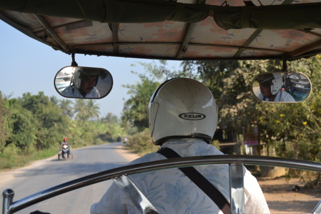 2019-12-camboya-battambang-phnom-sampeu-01-tuk-tuk