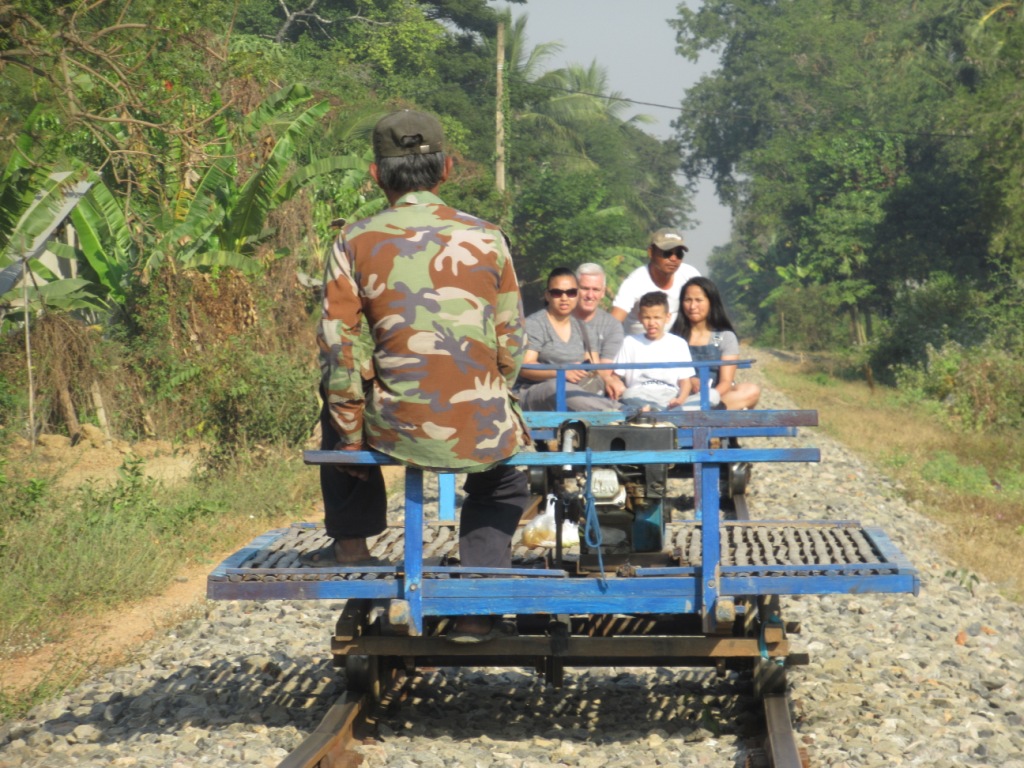 2019-12-camboya-battambang-tren-bambu-08