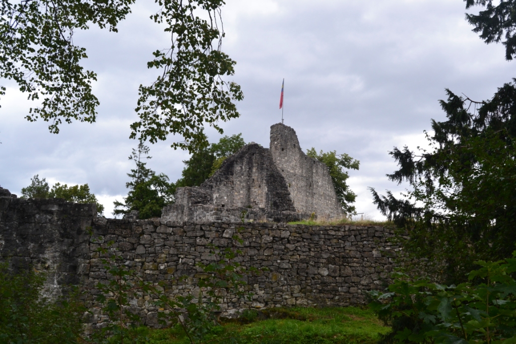 2023-07-liechtenstein-Historic-Historischer-Hohenweg-Schellenberg-14-obere-burg