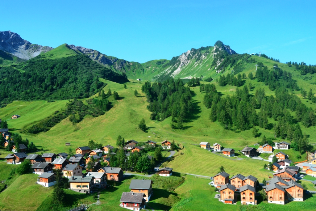 2023-07-liechtenstein-malbun-04-Hacia-Sareiserjoch
