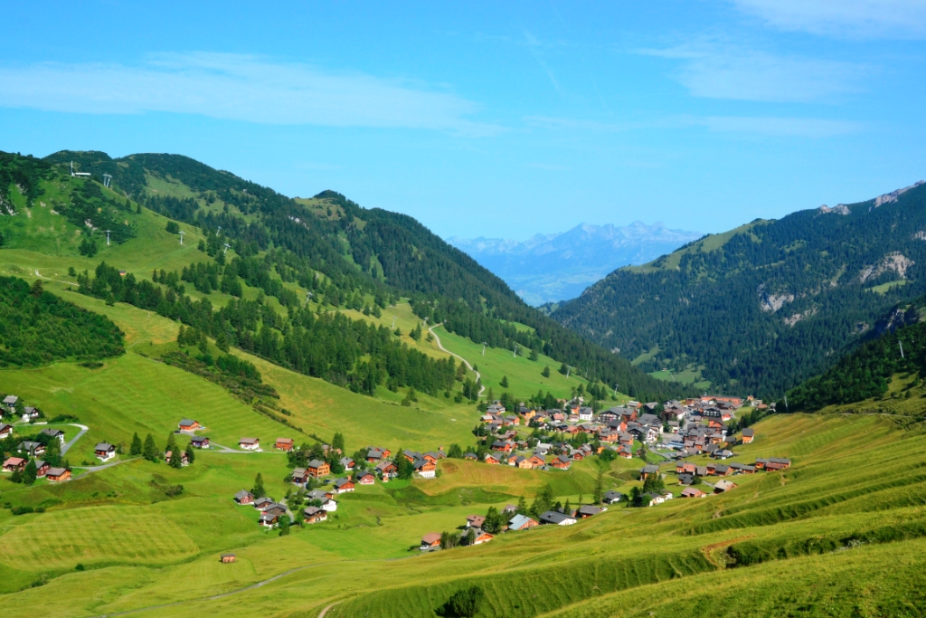2023-07-liechtenstein-malbun-06-Hacia-Sareiserjoch