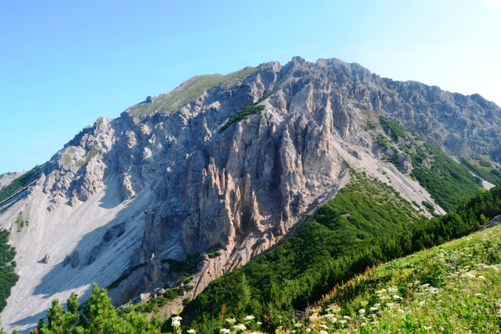 2023-07-liechtenstein-malbun-10-Sareiserjoch-vistas-gamsgrat