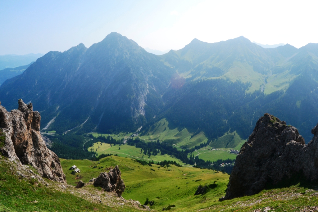 2023-07-liechtenstein-malbun-16-furstin-gina-weg-Vistas-austria