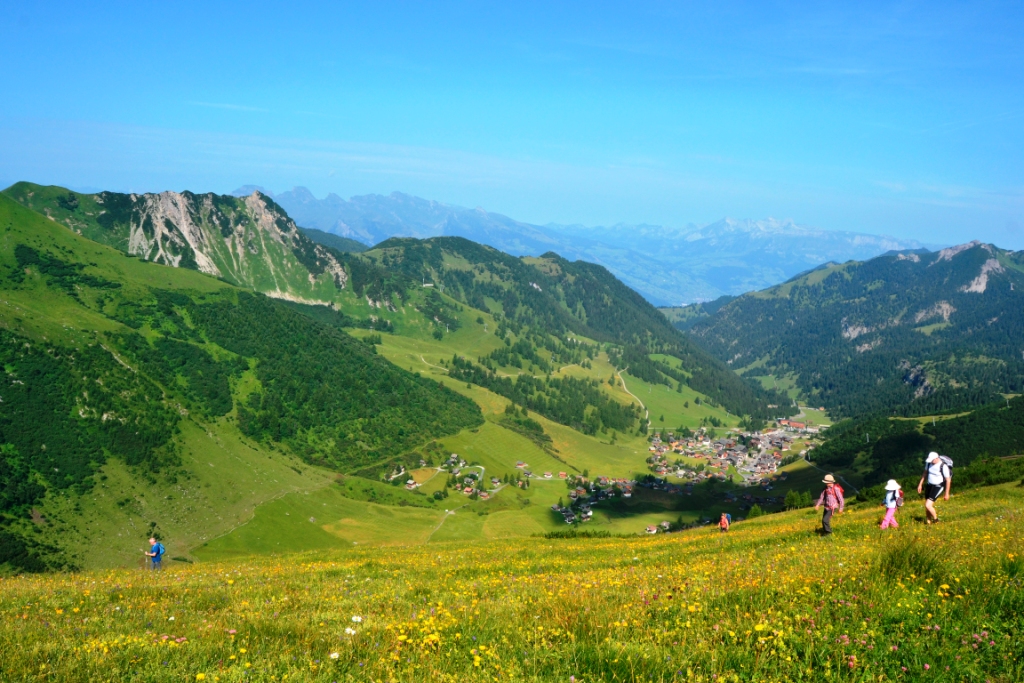 2023-07-liechtenstein-malbun-20-furstin-gina-weg-Vistas-malbun