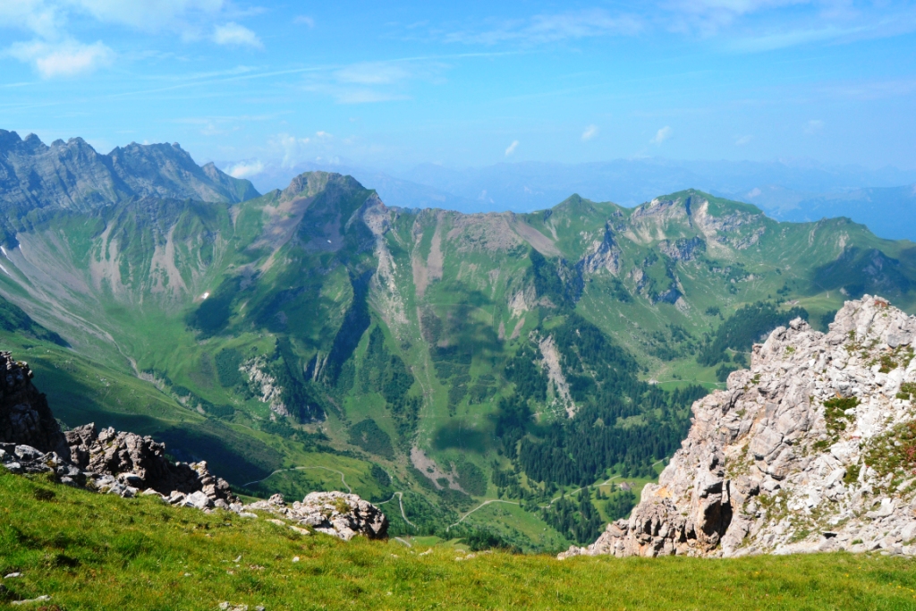2023-07-liechtenstein-malbun-40-hacia-pfalzerhutte-vistas-valuna